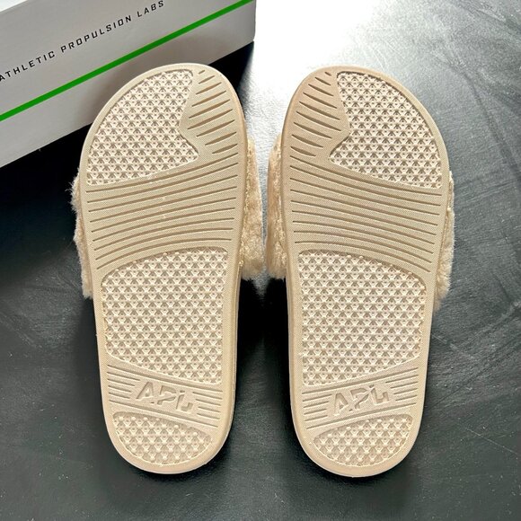 APL Women’s Shearling Slide – Champagne - Picture 3 of 5